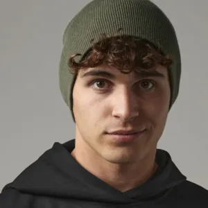 Two-tone pull-on beanie