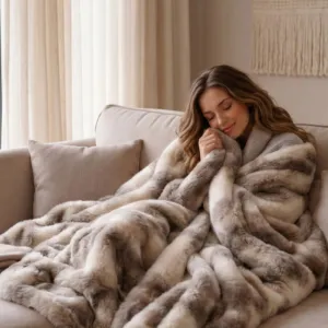 Luxury faux fur heated throw (127 x 152cm)